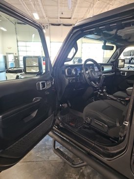 Used 2021 Jeep Gladiator Sport image 10