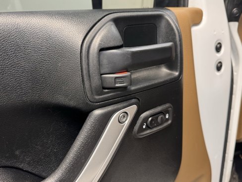 Used 2018 Jeep Wrangler Unlimited Sahara image 12