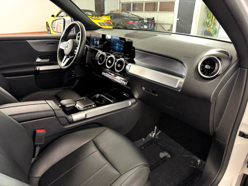 Used 2022 Mercedes-Benz GLB 250 4MATIC image 36