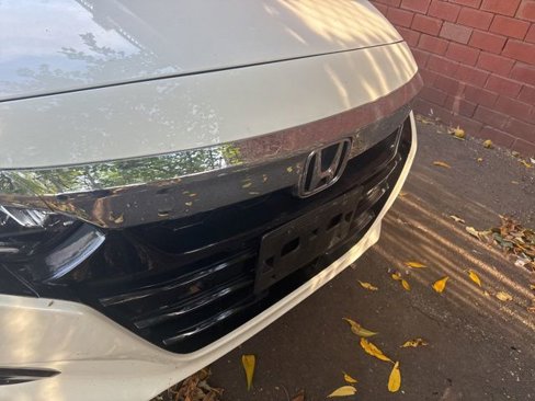 Used 2018 Honda Accord Touring image 3