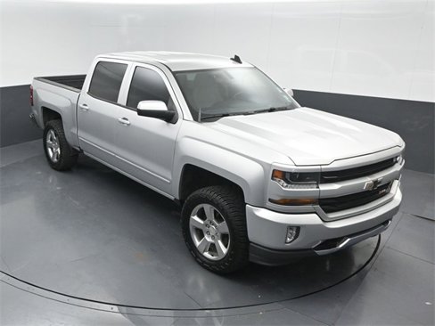 Used 2018 Chevrolet Silverado 1500 LT w/ Texas Edition image 9