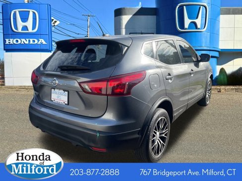 Used 2019 Nissan Rogue Sport S image 2