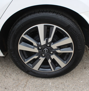 Used 2023 Nissan Versa SV w/ Trunk Package image 51