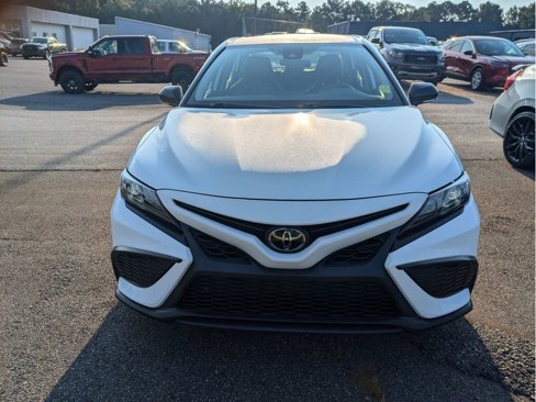 Used 2023 Toyota Camry SE image 3