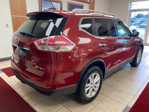 Used 2016 Nissan Rogue SV image 3