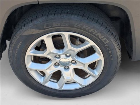 Used 2018 Jeep Renegade Latitude w/ Cold Weather Group image 22