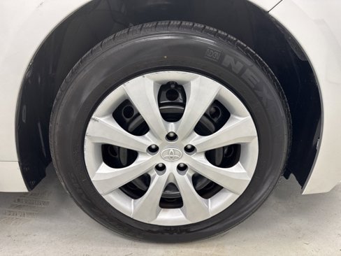 Used 2022 Toyota Corolla LE image 25