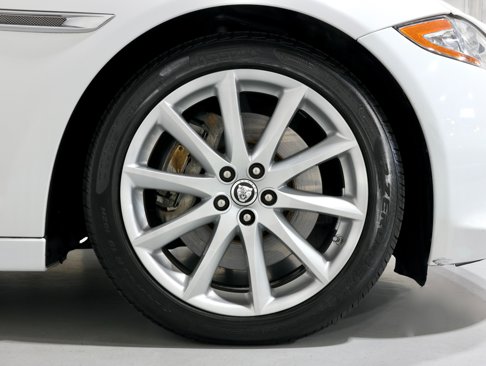 Used 2013 Jaguar XJ image 96