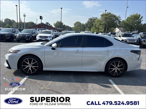 Used 2022 Toyota Camry SE image 9