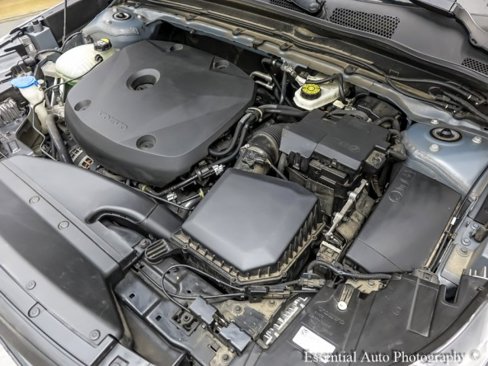 Used 2020 Volvo XC40 T4 R-Design image 38