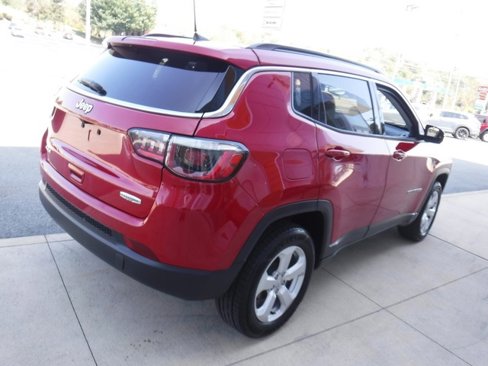 Certified 2019 Jeep Compass Latitude w/ Cold Weather Group image 9