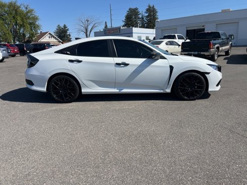 Used 2020 Honda Civic Touring image 2