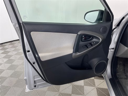 Used 2014 Toyota RAV4 EV image 17