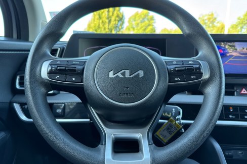Used 2023 Kia Sportage LX image 25