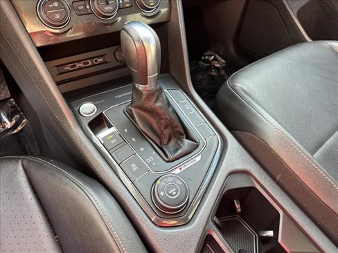 Used 2018 Volkswagen Tiguan SE w/ Panoramic Sunroof Package image 21