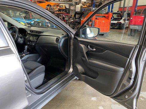 Used 2018 Nissan Rogue SV w/ Premium Package image 23