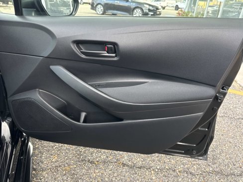 Used 2022 Toyota Corolla LE image 11