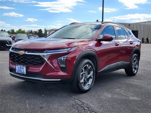 Used 2025 Chevrolet Trax LT w/ Driver Confidence Package image 4