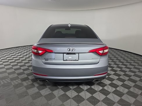 Used 2016 Hyundai Sonata Sport w/ Option Group 03 image 4