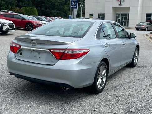 Used 2016 Toyota Camry SE image 3