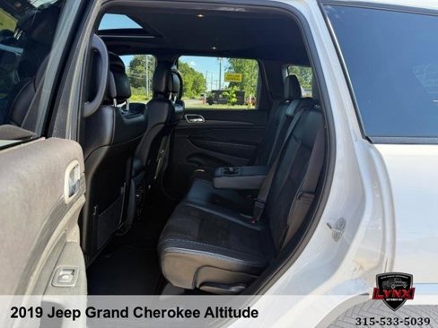 Used 2019 Jeep Grand Cherokee Altitude image 35