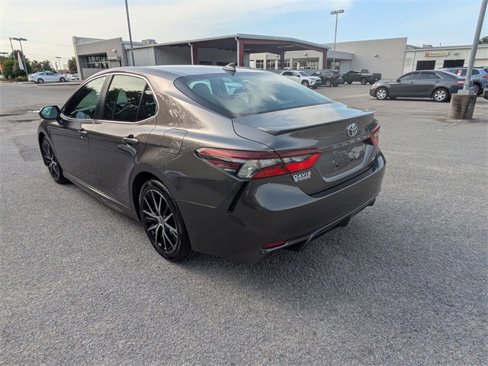 Used 2023 Toyota Camry SE image 5