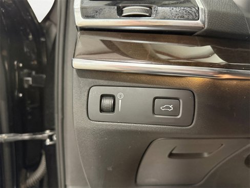 Used 2018 Volvo XC90 T5 Momentum w/ Convenience Package image 19