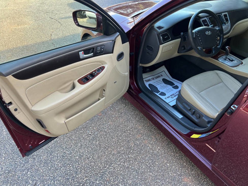 Used 2012 Hyundai Genesis 3.8 w/ Premium Pkg image 7