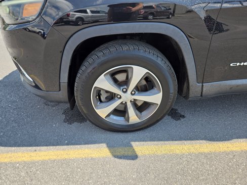 Used 2019 Jeep Cherokee Limited image 11