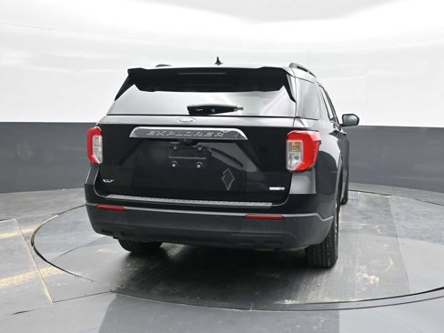 Used 2020 Ford Explorer XLT image 16