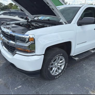 Used 2018 Chevrolet Silverado 1500 W/T w/ Trailering Package image 2