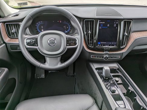 Certified 2023 Volvo XC60 B5 Plus w/ Climate Package image 16
