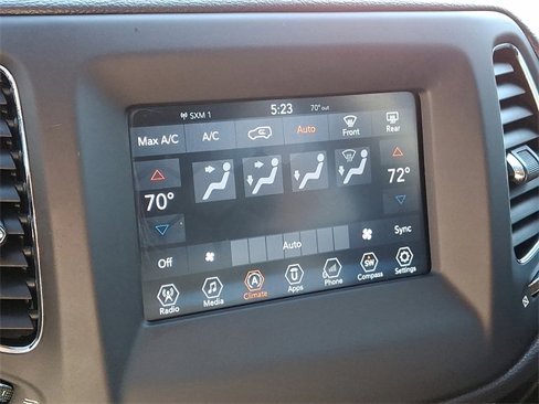 Used 2018 Jeep Compass Latitude w/ Popular Equipment Group image 18