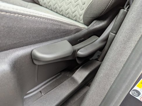 Used 2022 Chevrolet Equinox LS image 25