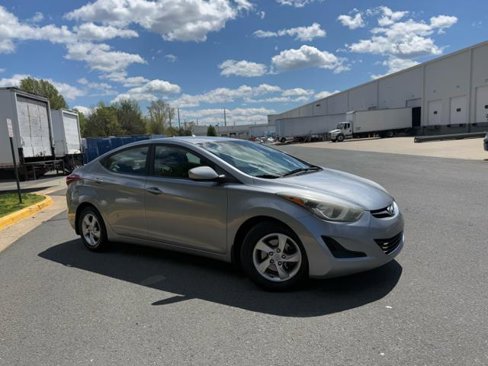Used 2015 Hyundai Elantra SE image 2