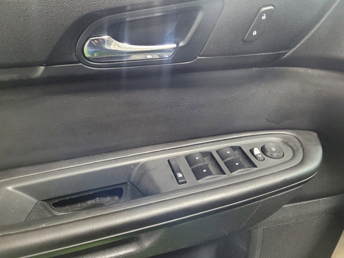 Used 2016 GMC Acadia SLE image 27