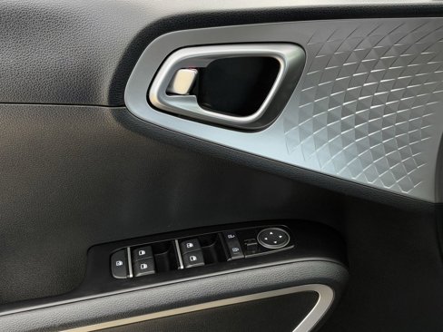 Used 2023 Kia Soul LX image 22