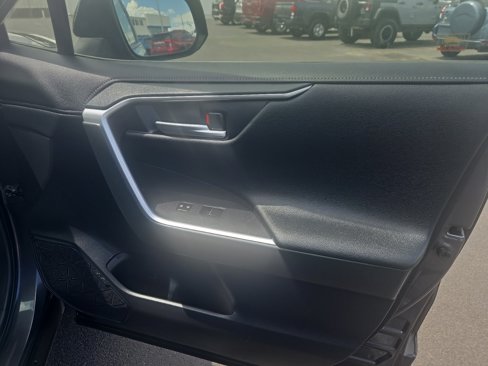 Used 2019 Toyota RAV4 Limited image 38