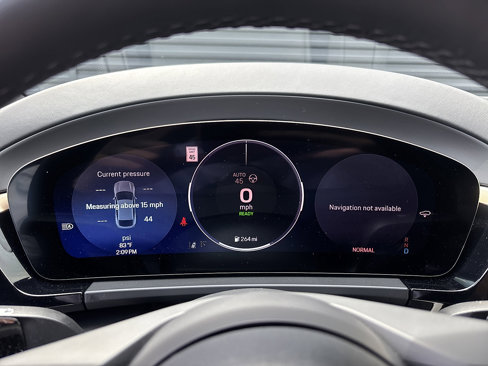Certified 2024 Porsche Macan 4 Electric image 18