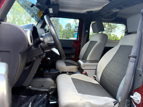 Used 2010 Jeep Wrangler Sahara image 14