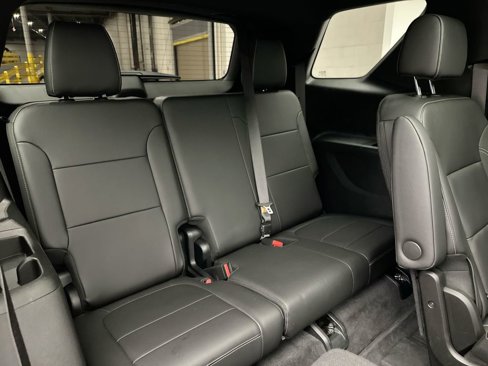 Used 2023 Chevrolet Traverse LT w/ LT Premium Package image 8