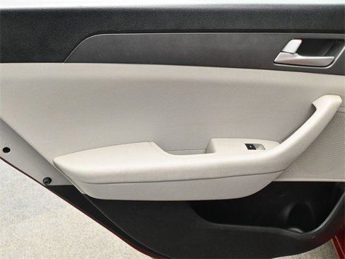Used 2015 Hyundai Sonata SE image 13