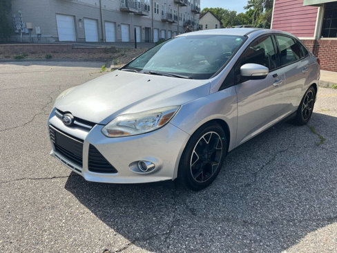 Used 2014 Ford Focus SE w/ Equipment Group 201A image 9