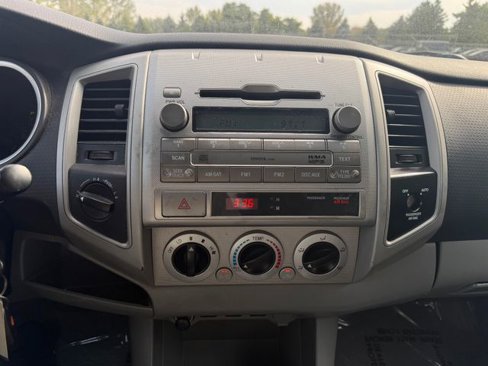 Used 2011 Toyota Tacoma 4x4 Access Cab image 8