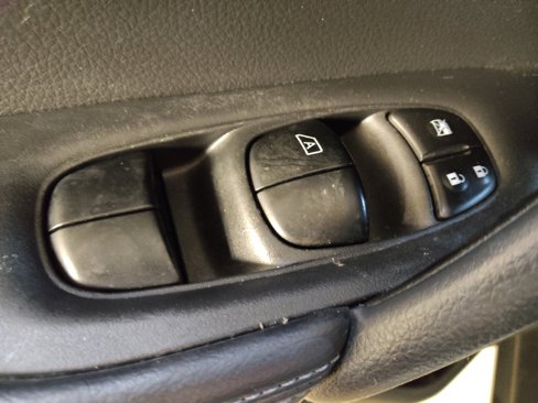Used 2016 Nissan Rogue SV image 27
