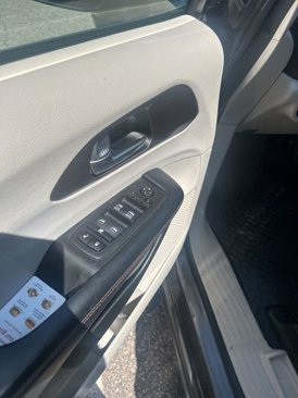 Used 2017 Chrysler Pacifica Touring-L image 10