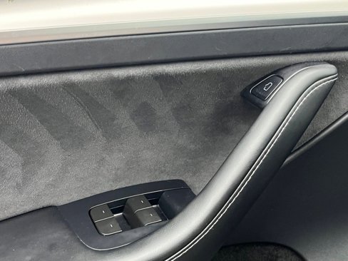 Used 2023 Tesla Model Y Performance image 23