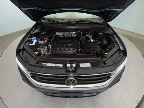 Used 2022 Volkswagen Tiguan SE R-Line image 26