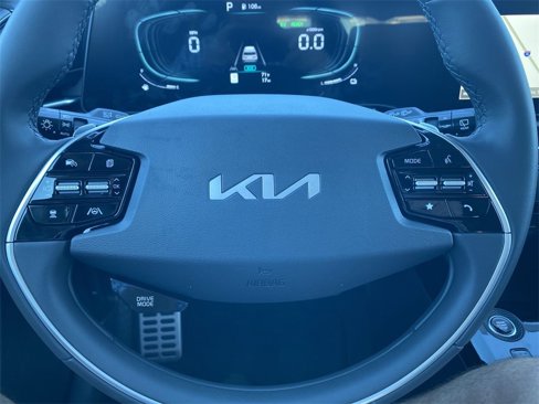 New 2025 Kia Niro EX Touring image 14