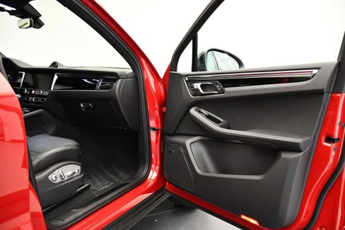 Certified 2025 Porsche Macan Turbo image 51